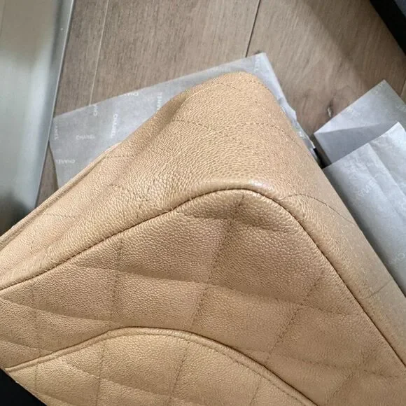 100% Authentic 19S CHANEL Jumbo Double Flap IRIDESCENT Caviar Lambskin GHW - Picture 7 of 16